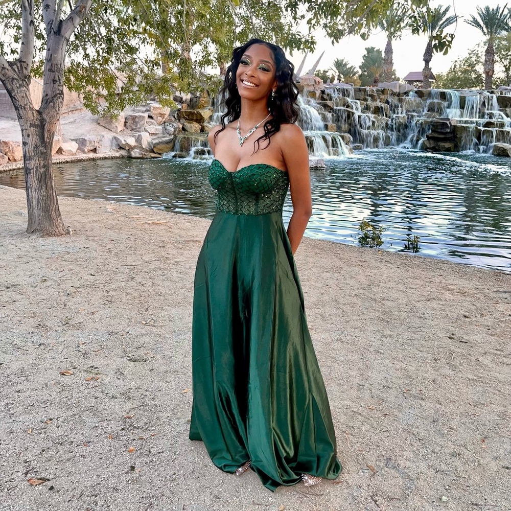 Brand: Fashion Nova Live for Tonight Maxi Gown Color: Hunter Green Size: Small
